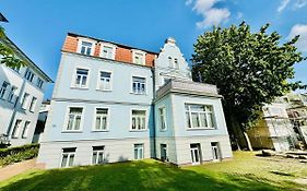 Schiller, wenige Schritte zum Strand