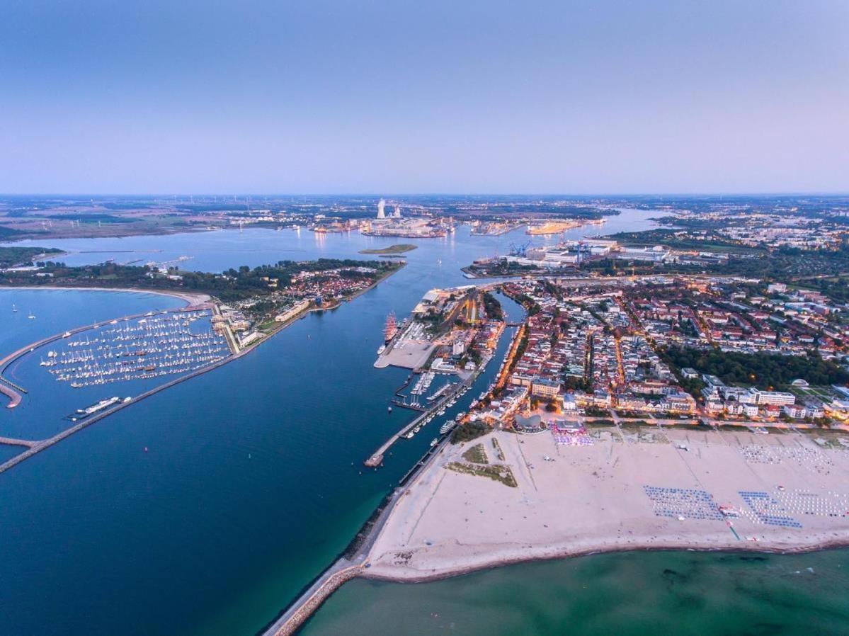Schiller, wenige Schritte zum Strand Rostock Exterior foto